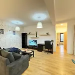 Glam Apartments Lipatti Near Iulius Mall And City Center