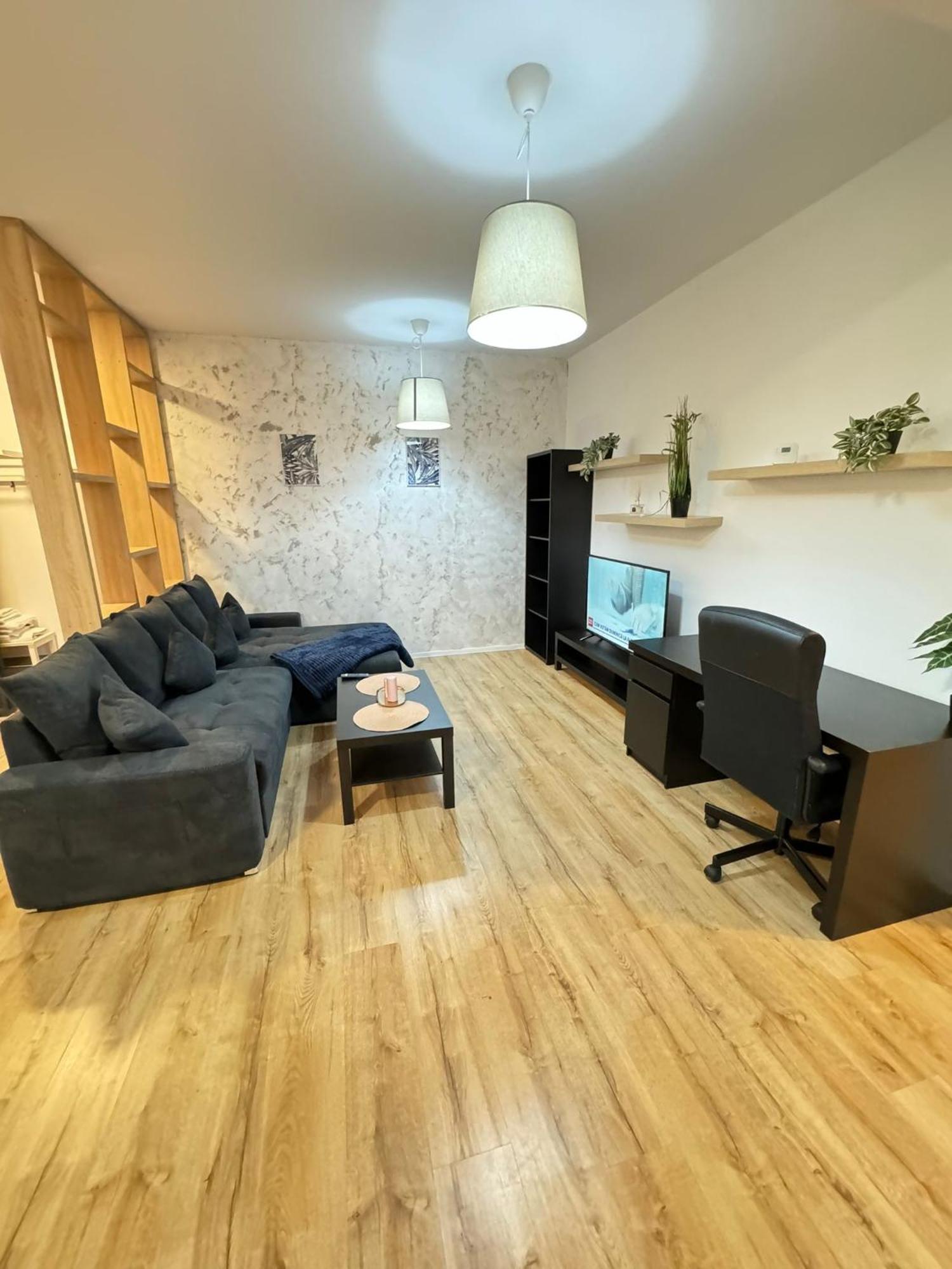 Glam Lipatti Near Iulius Mall And City Center Apartament